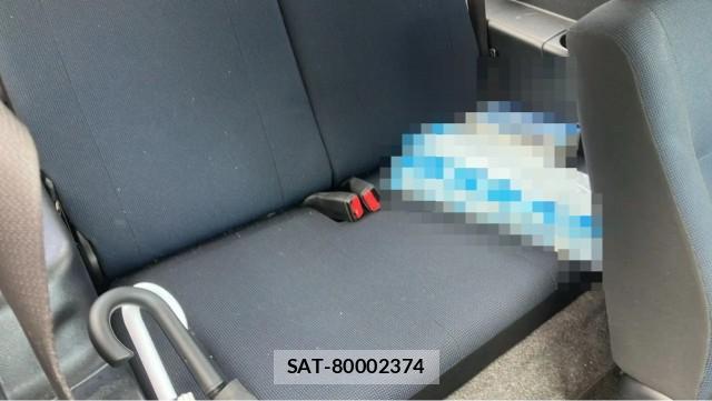 Nissan KIX 2010-03 8282109-6