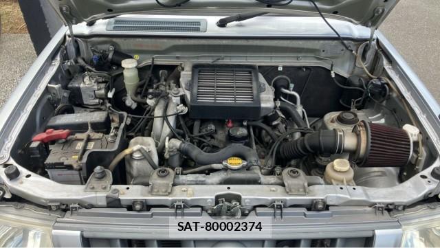 Nissan KIX 2010-03 8282109-7