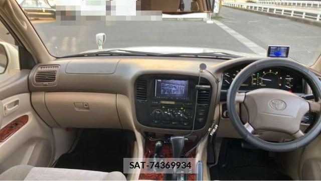 Toyota LAND CRUISER 2002-01 8281116-2