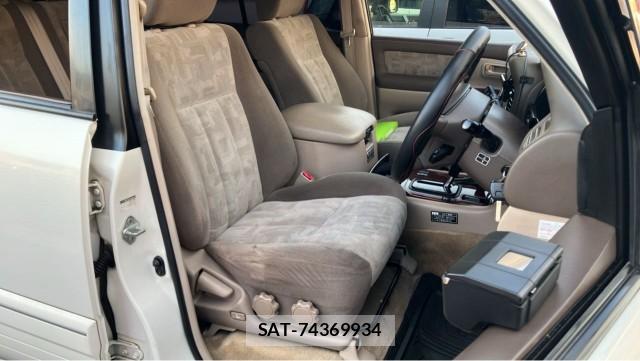 Toyota LAND CRUISER 2002-01 8281116-5