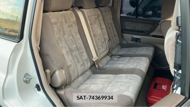 Toyota LAND CRUISER 2002-01 8281116-6