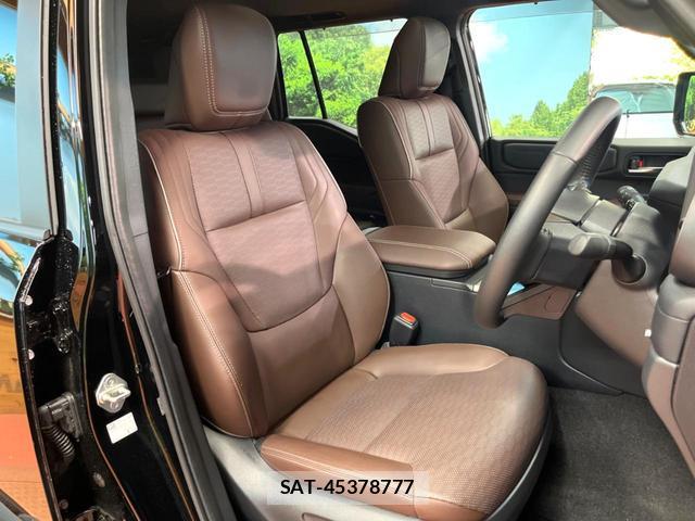 Toyota Land Cruiser 250 2024-06 8279333-9