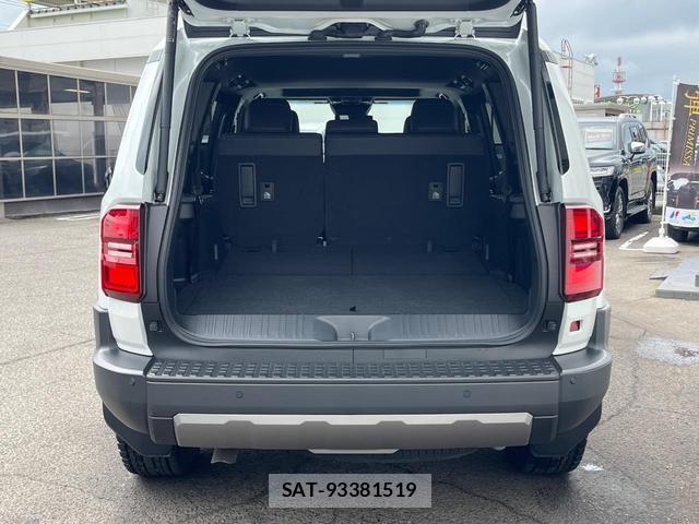 Toyota Land Cruiser 250 2025-04 8282517-10