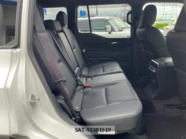 Toyota Land Cruiser 250 2025-04 8282517-8