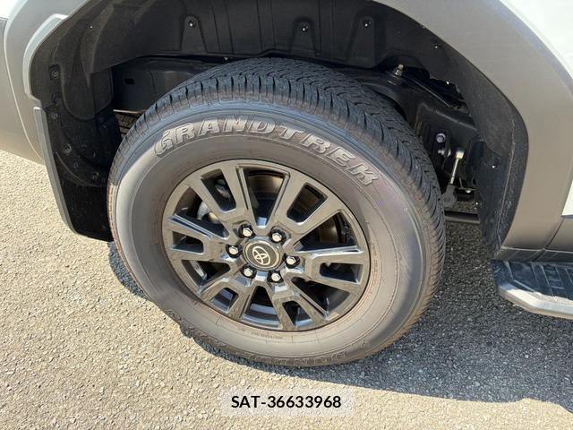 Toyota Land Cruiser 250 2024-10 8283341-8
