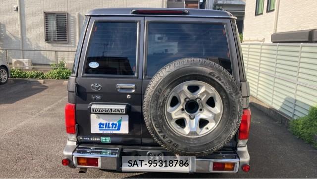 Toyota Land Cruiser 70 2015-03 8281146-1