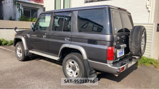Toyota Land Cruiser 70 2015-03 8281146-13