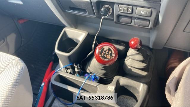 Toyota Land Cruiser 70 2015-03 8281146-14