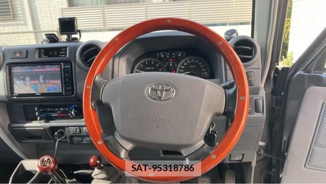 Toyota Land Cruiser 70 2015-03 8281146-16