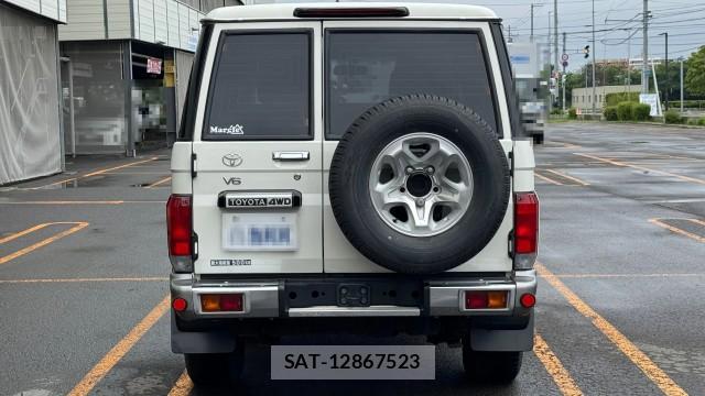 Toyota Land Cruiser 70 2015-06 8281857-1