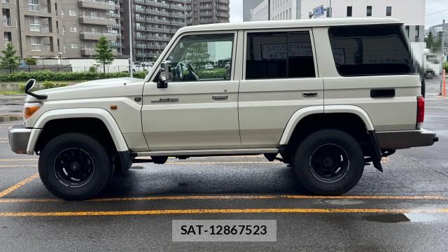 Toyota Land Cruiser 70 2015-06 8281857-10