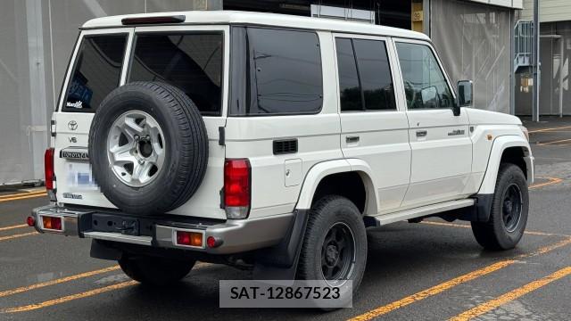 Toyota Land Cruiser 70 2015-06 8281857-12