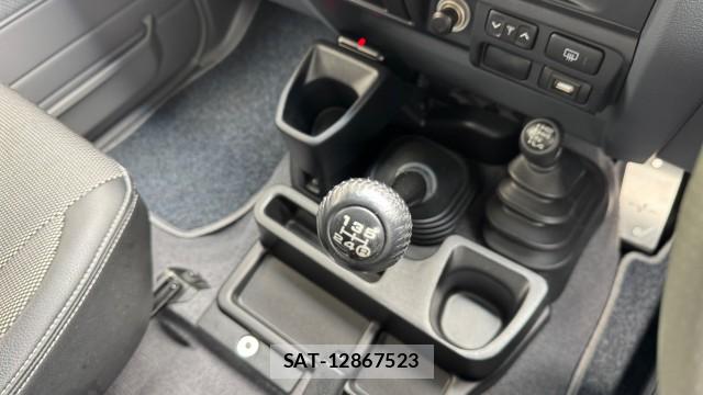 Toyota Land Cruiser 70 2015-06 8281857-14