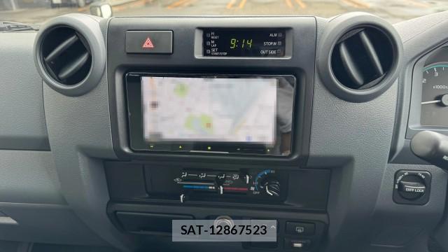 Toyota Land Cruiser 70 2015-06 8281857-16