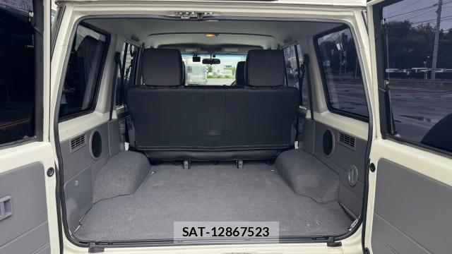 Toyota Land Cruiser 70 2015-06 8281857-17