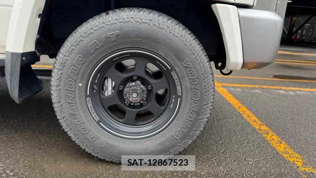 Toyota Land Cruiser 70 2015-06 8281857-8