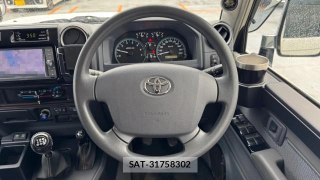 Toyota Land Cruiser 70 2015-02 8281860-10