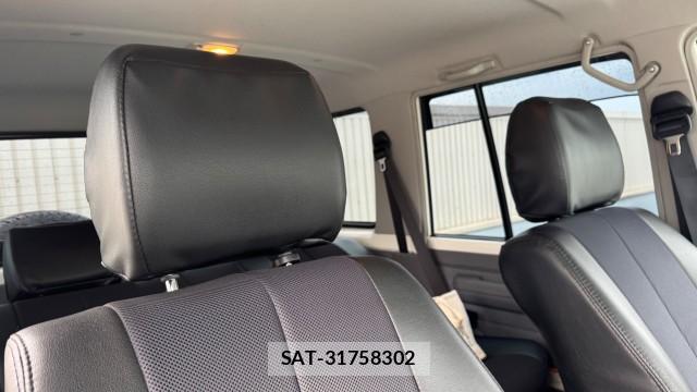 Toyota Land Cruiser 70 2015-02 8281860-4