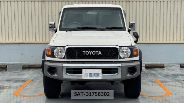 Toyota Land Cruiser 70 2015-02 8281860-6