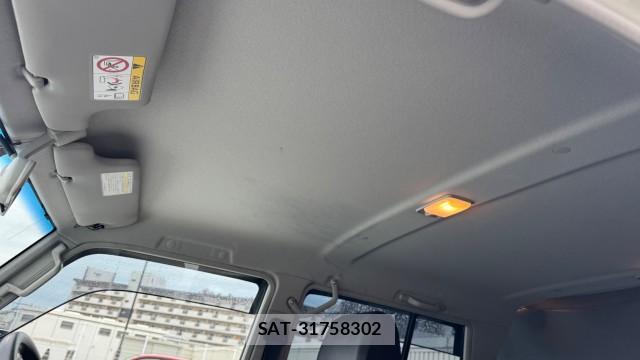 Toyota Land Cruiser 70 2015-02 8281860-9