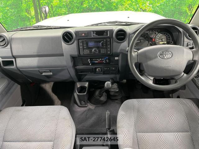 Toyota Land Cruiser 70 2015-03 8282513-1