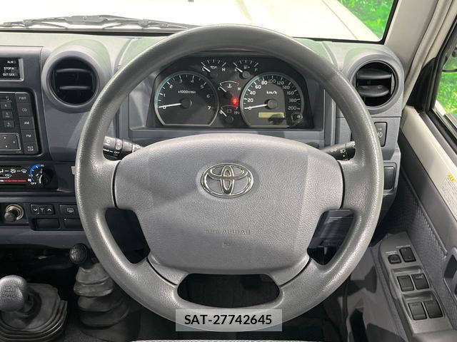 Toyota Land Cruiser 70 2015-03 8282513-10