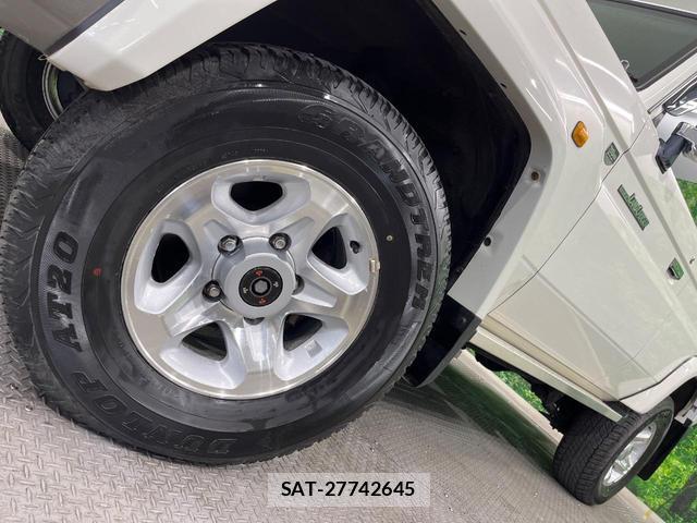 Toyota Land Cruiser 70 2015-03 8282513-12