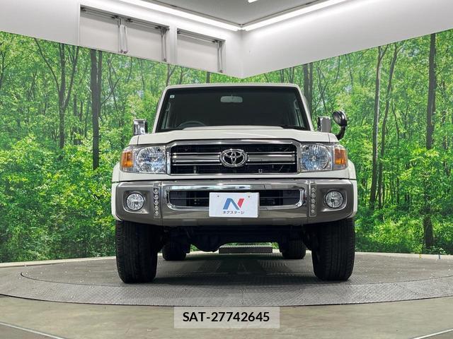 Toyota Land Cruiser 70 2015-03 8282513-13