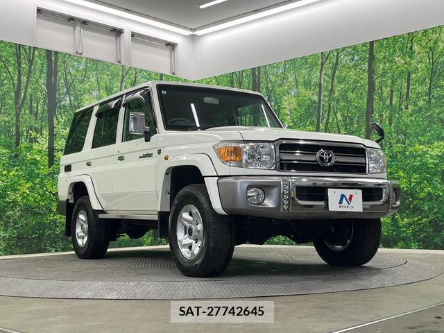 Toyota Land Cruiser 70 2015-03 8282513-15