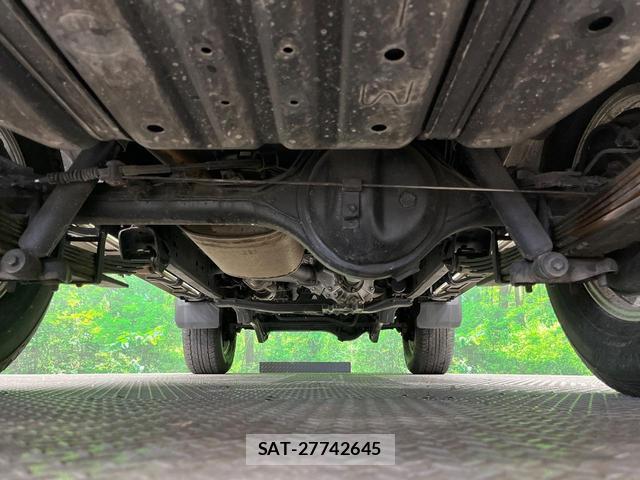 Toyota Land Cruiser 70 2015-03 8282513-18