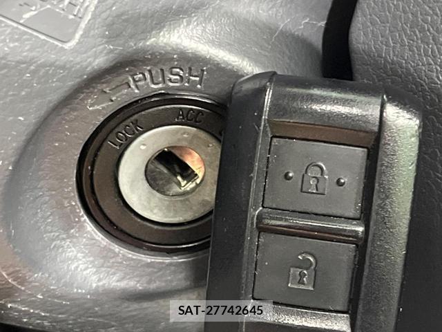 Toyota Land Cruiser 70 2015-03 8282513-3