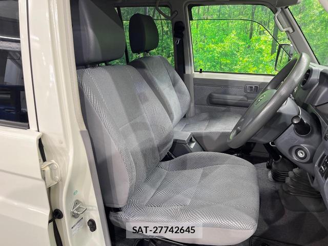 Toyota Land Cruiser 70 2015-03 8282513-7