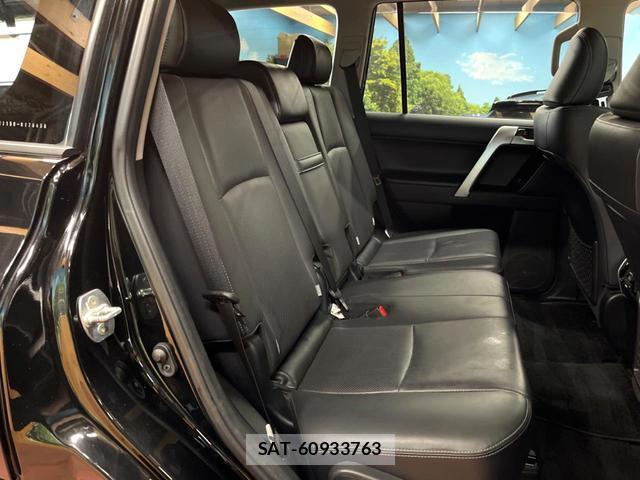 Toyota LAND CRUISER PRADO 2023-12 8277752-8