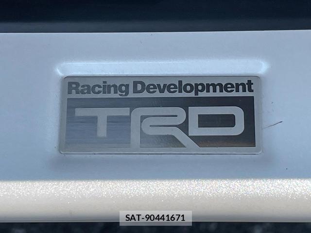 Toyota LAND CRUISER PRADO 2023-01 8279149-6