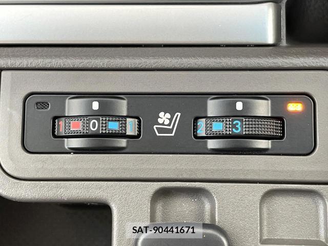 Toyota LAND CRUISER PRADO 2023-01 8279149-9
