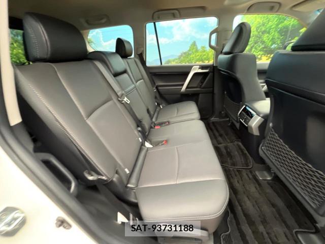 Toyota LAND CRUISER PRADO 2023-09 8279784-6