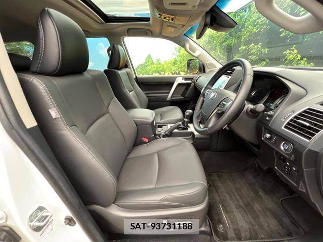 Toyota LAND CRUISER PRADO 2023-09 8279784-7