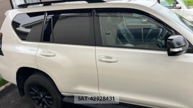 Toyota LAND CRUISER PRADO 2023-09 8281067-3