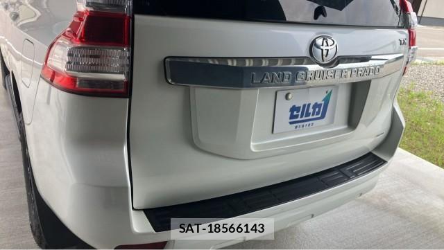 Toyota LAND CRUISER PRADO 2015-06 8281083-1