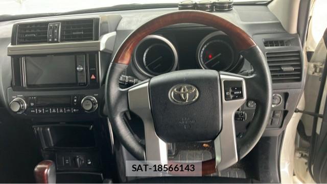 Toyota LAND CRUISER PRADO 2015-06 8281083-16