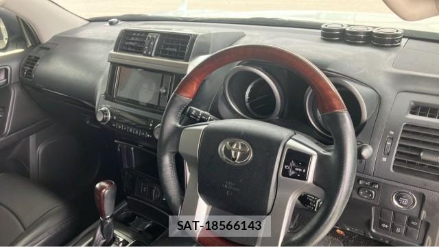 Toyota LAND CRUISER PRADO 2015-06 8281083-2