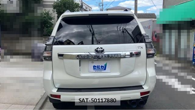 Toyota LAND CRUISER PRADO 2017-04 8281646-1