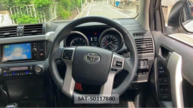 Toyota LAND CRUISER PRADO 2017-04 8281646-16