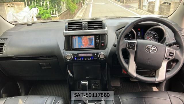 Toyota LAND CRUISER PRADO 2017-04 8281646-2