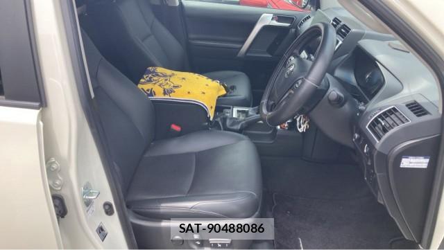 Toyota LAND CRUISER PRADO 2023-06 8281740-5