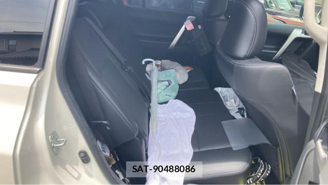 Toyota LAND CRUISER PRADO 2023-06 8281740-6