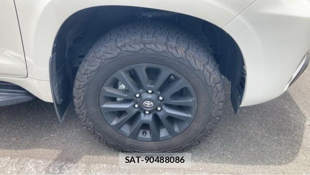 Toyota LAND CRUISER PRADO 2023-06 8281740-8