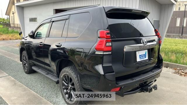 Toyota LAND CRUISER PRADO 2021-10 8282226-13