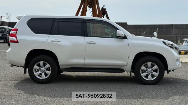Toyota LAND CRUISER PRADO 2015-10 8282232-11