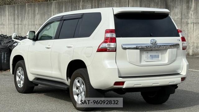 Toyota LAND CRUISER PRADO 2015-10 8282232-13
